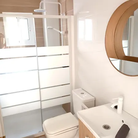 Modern Open-plan With Terrace And Sea View アパート