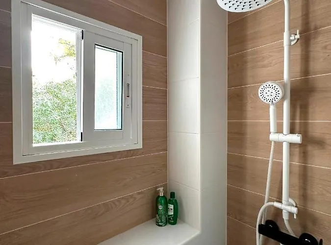 Modern Open-plan With Terrace And Sea View Apartmán *