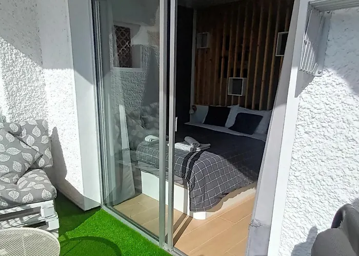 Modern Open-plan With Terrace And Sea View Apartmán